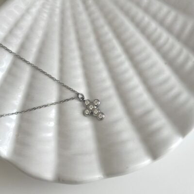 Cross tiny silver necklace